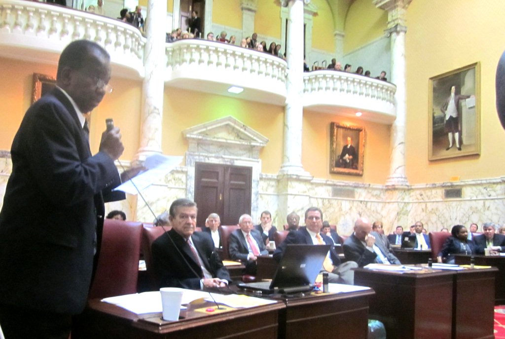 currie apologizes Sen. Ulysses Currie apologizes to his colleagues.