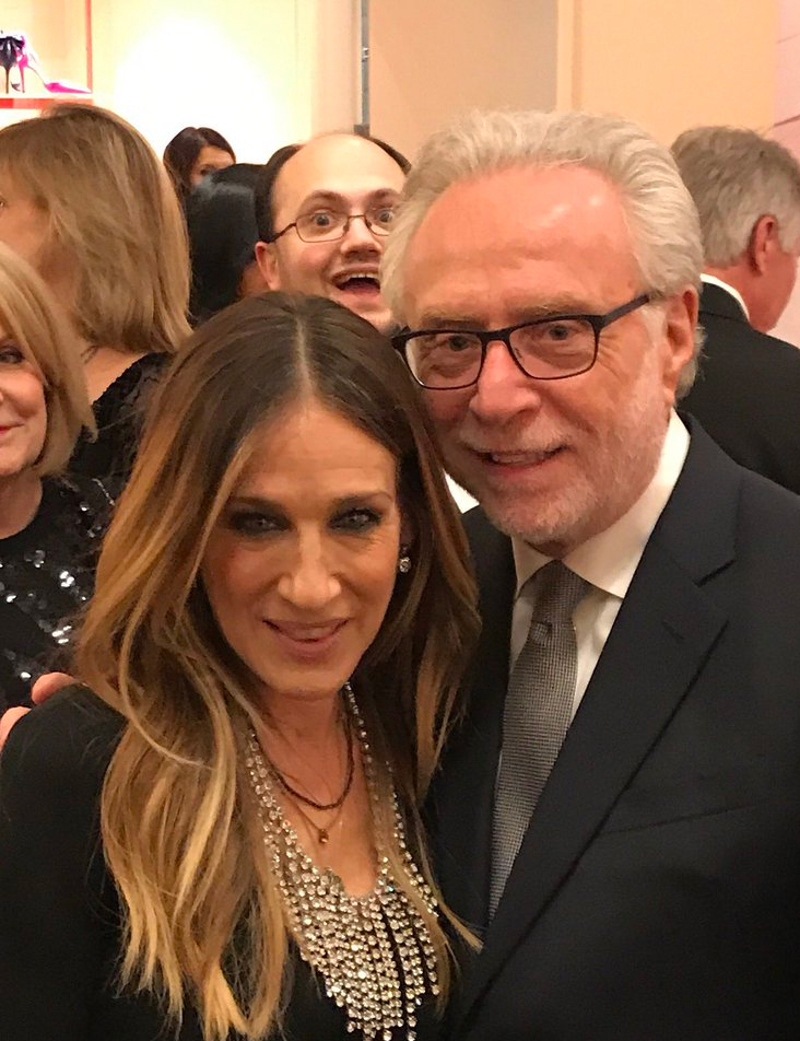 Sarah Jessica Parker, left, with Wolf Blitzer and a photobombing. Photo fro Wolf Blitzer's Twitter feed.