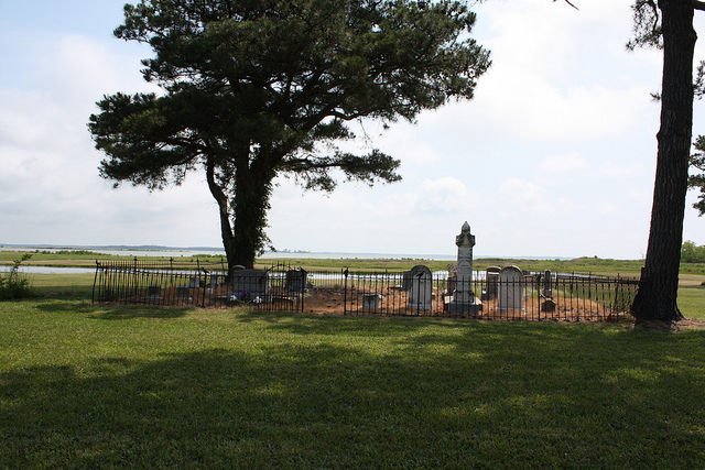 Hoopers Memorial Church cemetery, like much of Hoopers Island, is near the water. (by melvisflickr)