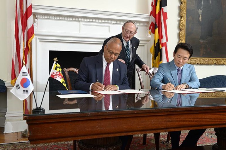 Lt. Gov. Boyd Rutherford signs memorandum of understanding with Gov. Pil of Gyeonggi Province in South Korea as Maryland Secretary of State John Wobensmith looks on. Photo by Governor's Office.