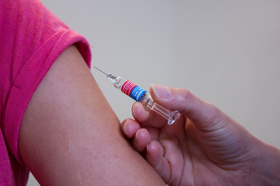 Bill would require doctors to report vaccinations