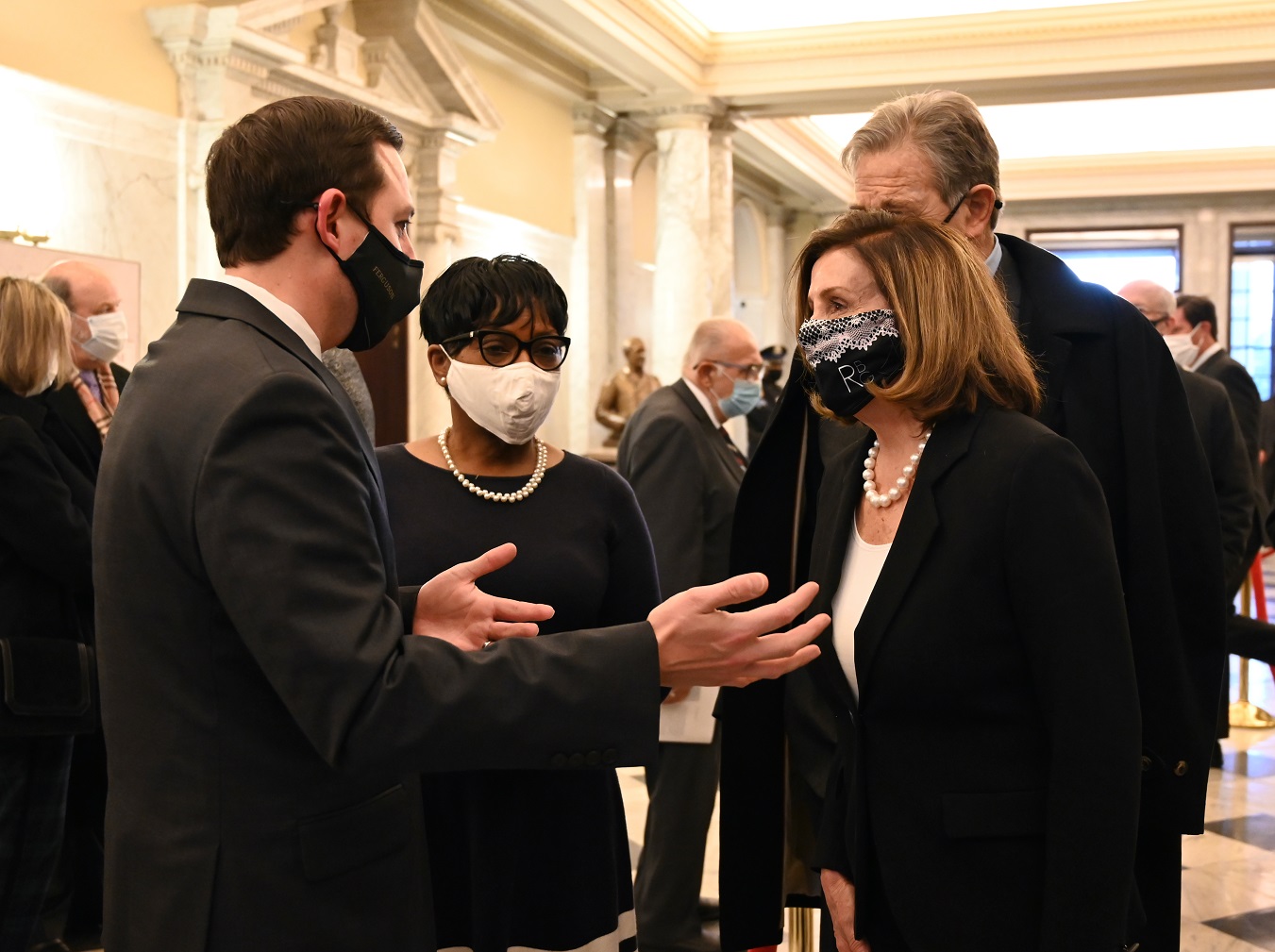 State Roundup:Minorities found to receive vaccine at lower rates; Mike Miller eulogized; Andy Harris investigated about gun in Capitol - Vimarsana News