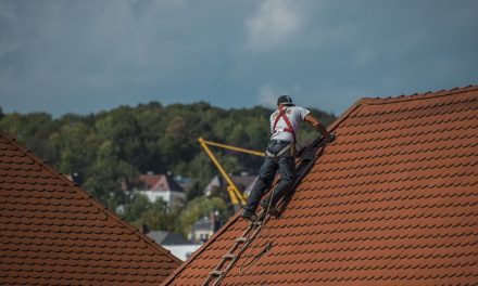 Warning Signs That Your Roof Needs Replacing