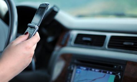 How to Reduce the Risks of Cell Phone Use While Driving