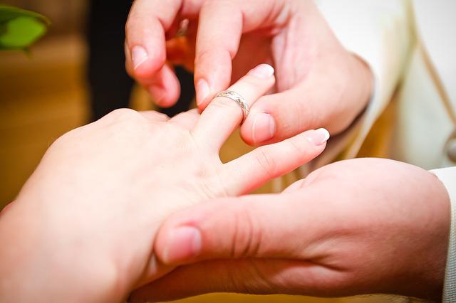 10 Engagement Ring Shopping Rules to Know Before You Buy