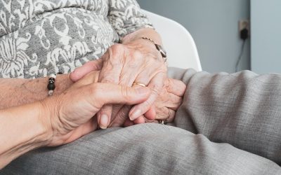 Evaluating the Signs That Your Loved One Needs Senior Living