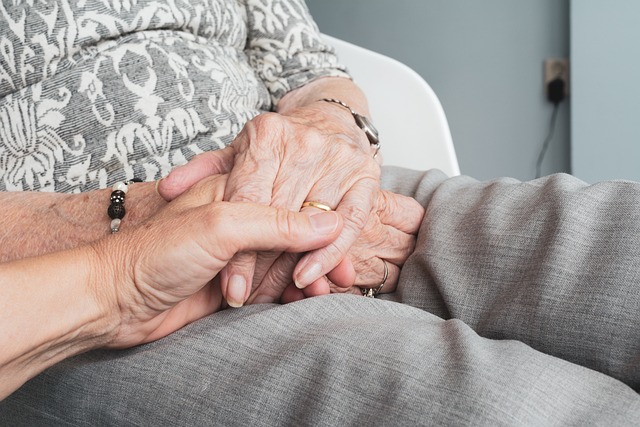 Evaluating the Signs That Your Loved One Needs Senior Living