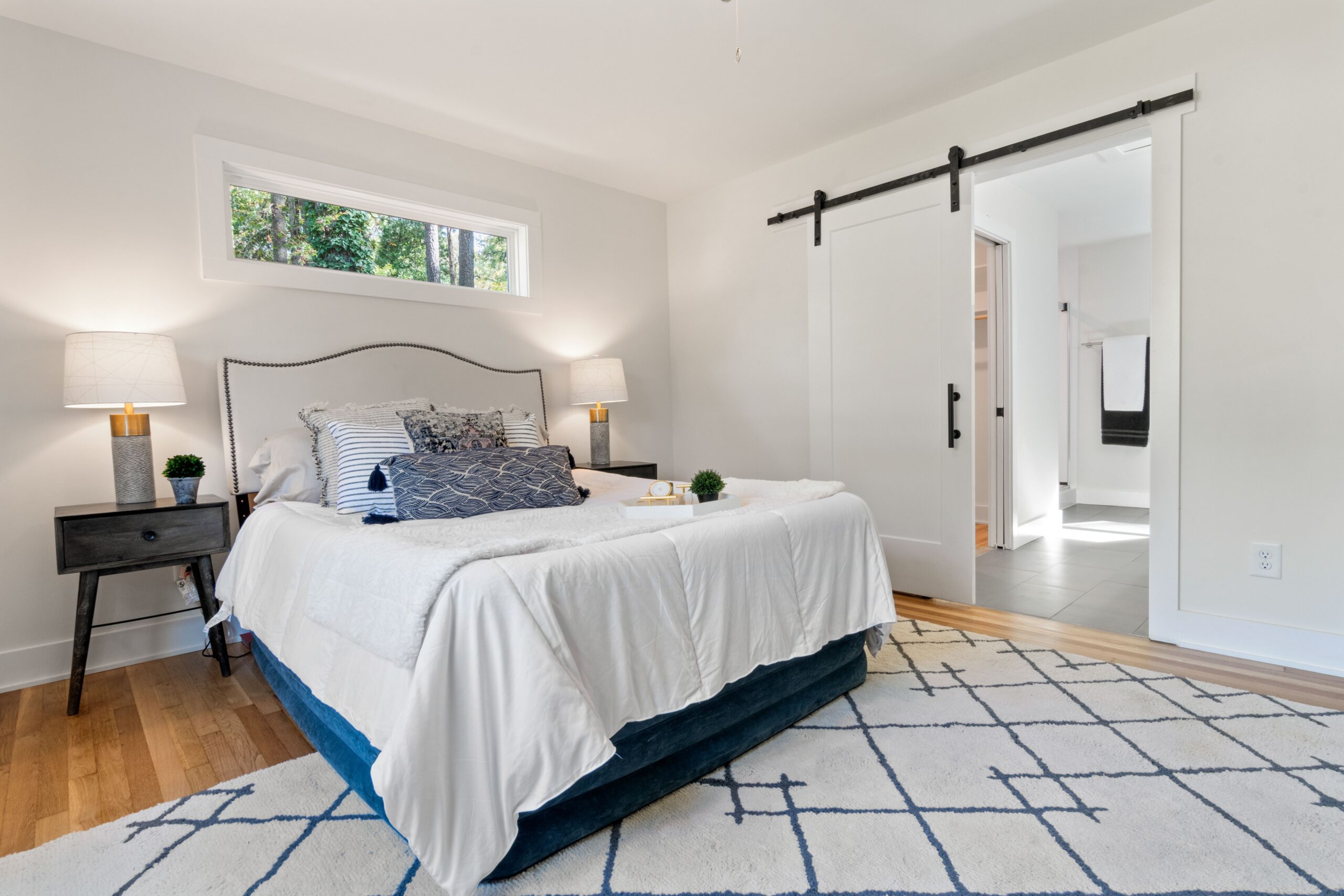 8 Modern Interior Barn Door Ideas